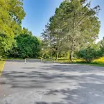 Lovely Reading Home With Large Yard On 7 Acres!