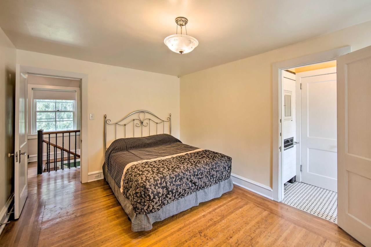 Lovely With Large Yard On 7 Acres! * Reading