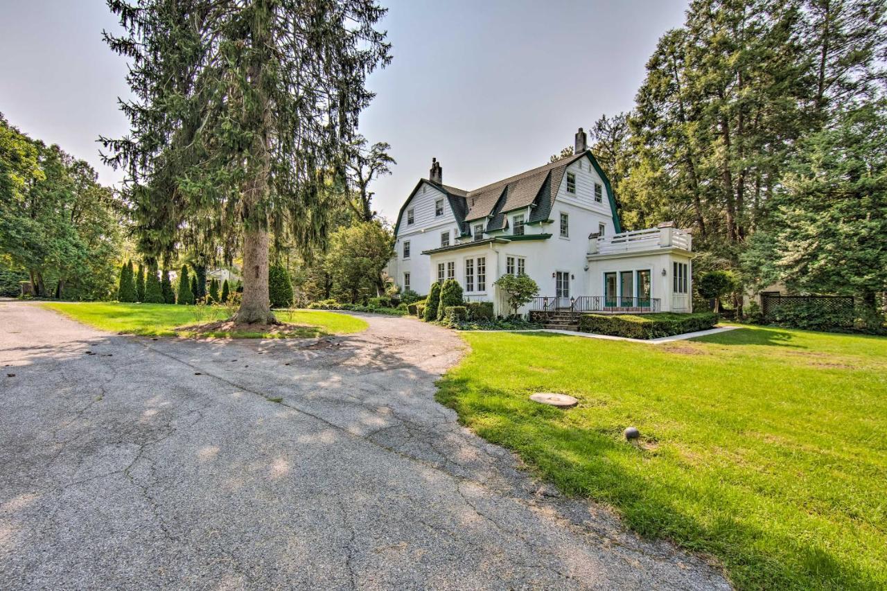 Lovely With Large Yard On 7 Acres! *