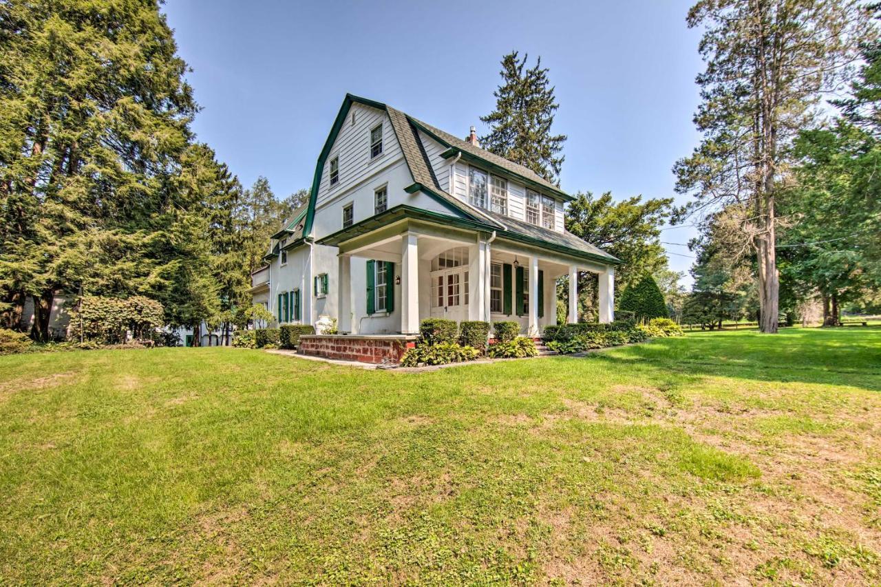 Lovely With Large Yard On 7 Acres!
