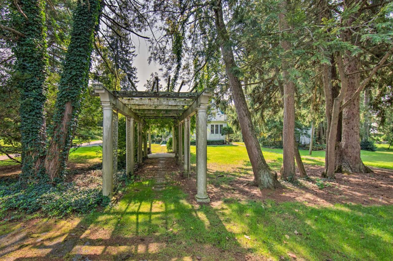 Lovely With Large Yard On 7 Acres! Reading
