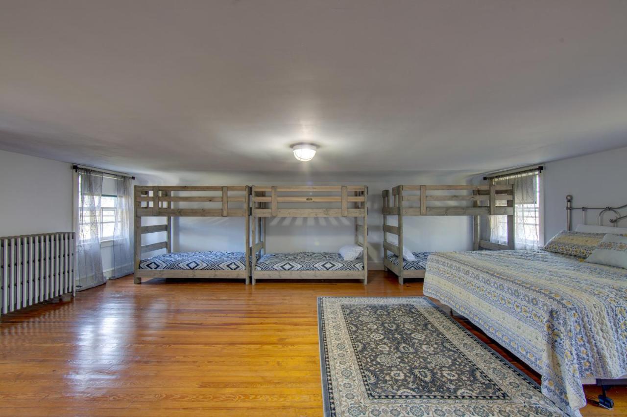 Lovely With Large Yard On 7 Acres!