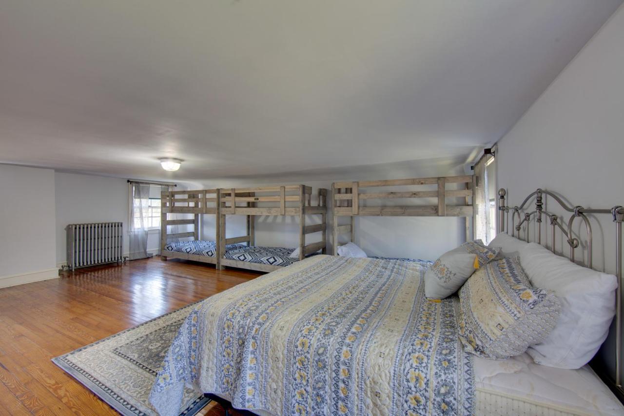 Lovely With Large Yard On 7 Acres! Holiday home Reading